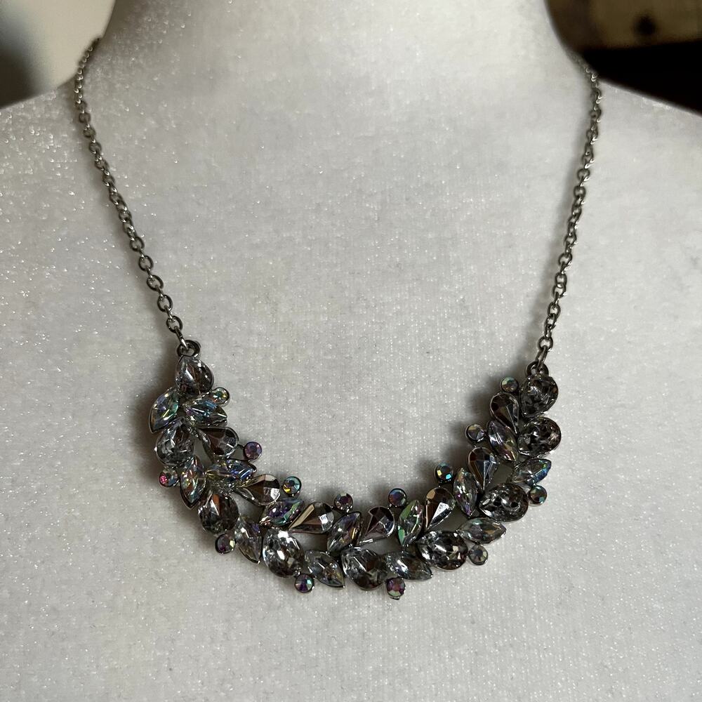SILVER NECKLACE WITH CRESCENT SHAPED ADORNMENT-FASHION JEWELRY, SUPER SPARKLY!